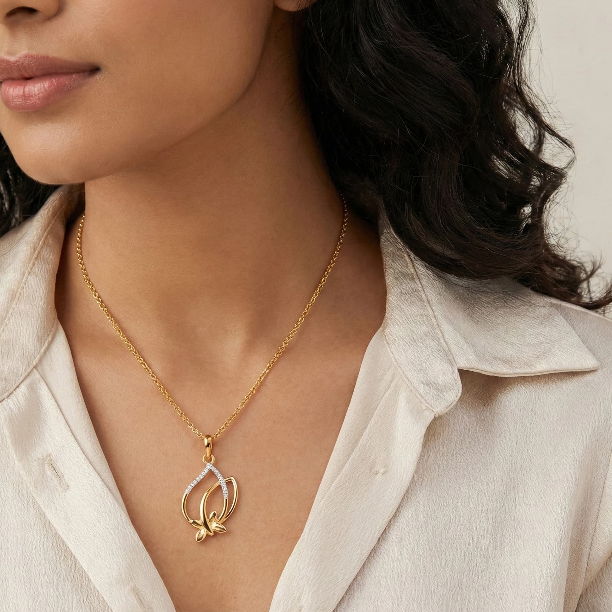 Yellow Gold Diamond Pendant thumbnail 4