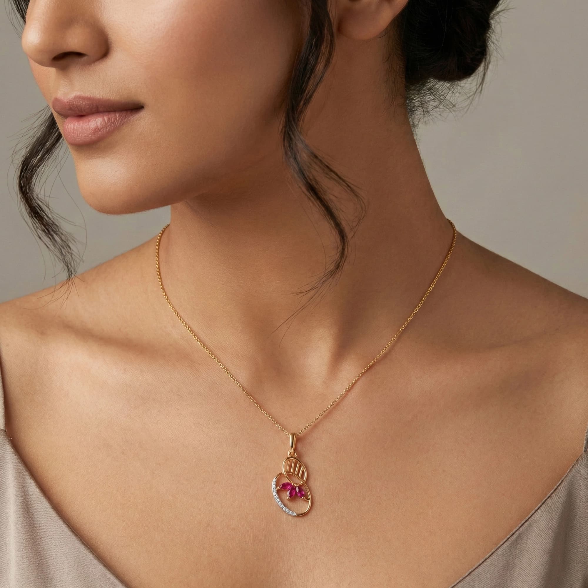 Yellow Gold Diamond Pendant thumbnail 4